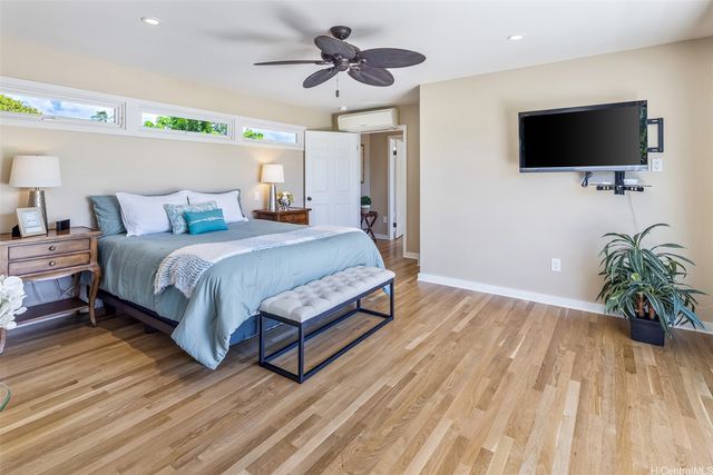 223 Kaalawai Place, Honolulu, HI 96816