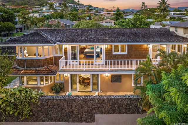 223 Kaalawai Place, Honolulu, HI 96816