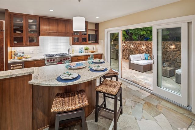 223 Kaalawai Place, Honolulu, HI 96816