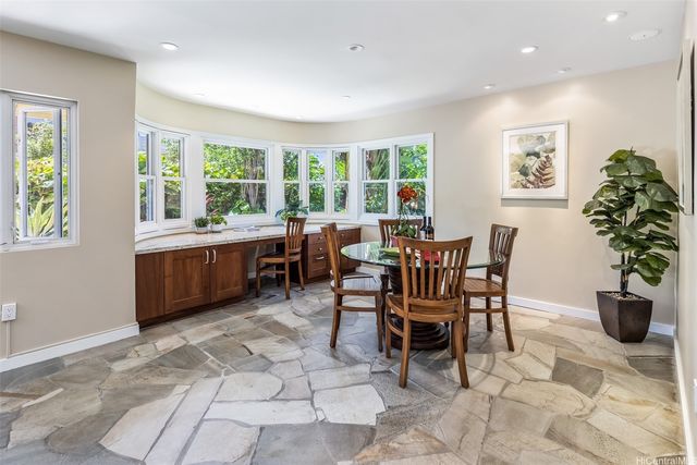 223 Kaalawai Place, Honolulu, HI 96816