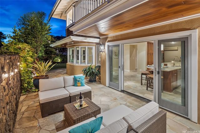 223 Kaalawai Place, Honolulu, HI 96816