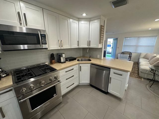 300 Central Drive, West Palm Beach, FL 33405