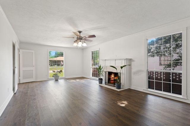 519 W Buchanan Street, Mineola, TX 75773