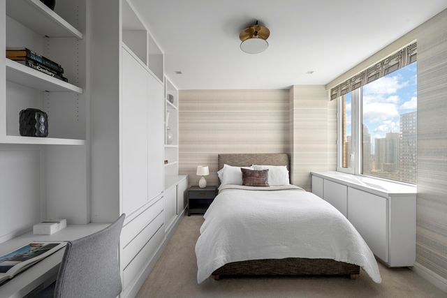 300 E 77th St Apt 28B, New York City, NY 10075