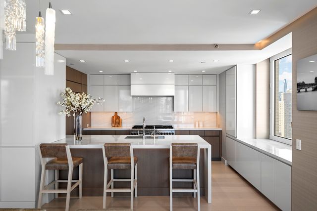 300 E 77th St Apt 28B, New York City, NY 10075