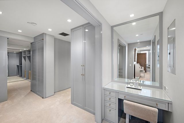 300 E 77th St Apt 28B, New York City, NY 10075