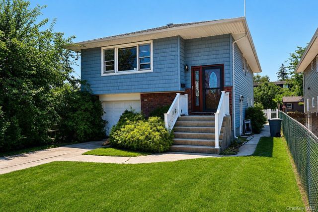 190 Hollywood Avenue, Valley Stream, NY 11581