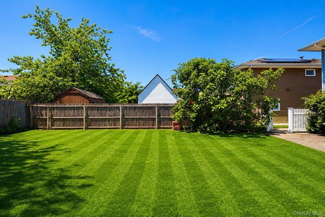 190 Hollywood Avenue, Valley Stream, NY 11581
