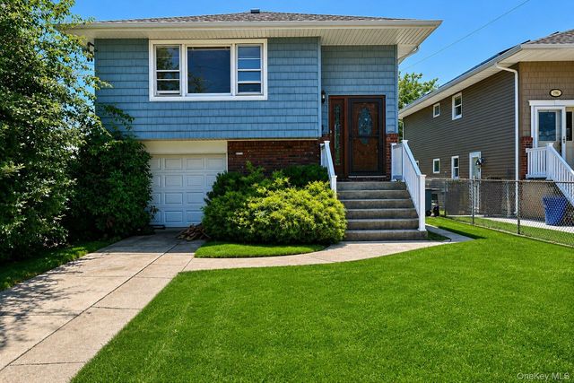 190 Hollywood Avenue, Valley Stream, NY 11581