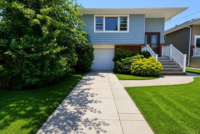 190 Hollywood Avenue, Valley Stream, NY 11581