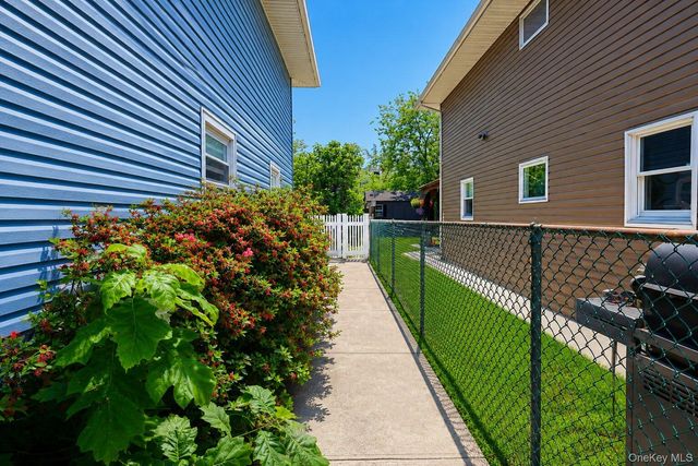 190 Hollywood Avenue, Valley Stream, NY 11581