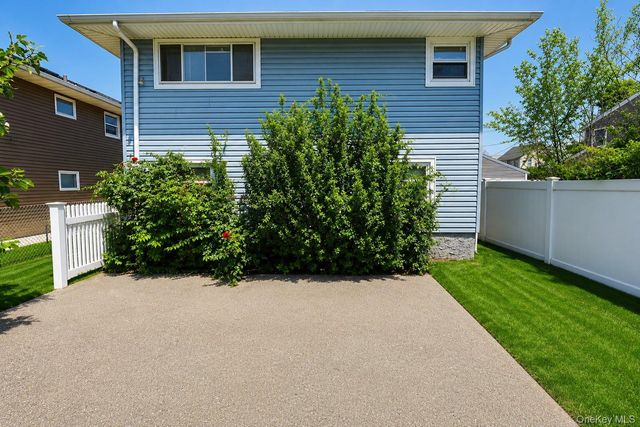 190 Hollywood Avenue, Valley Stream, NY 11581