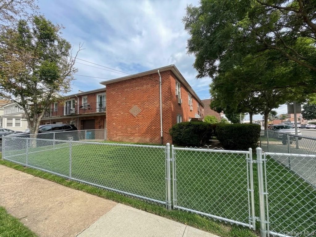 222-03 Braddock Avenue, Queens Village, NY 11428 — photo 2