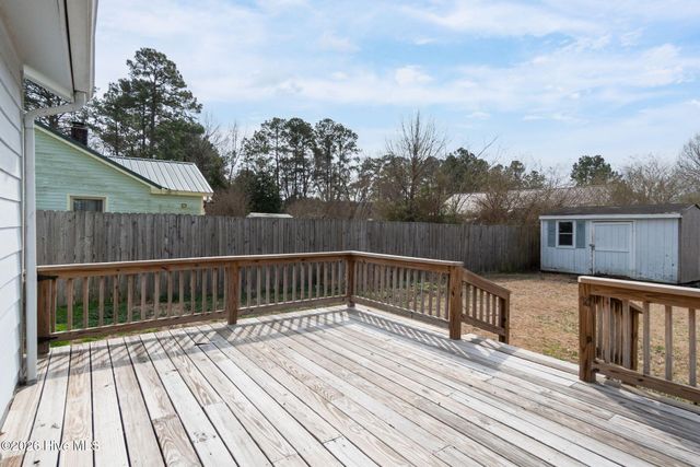 300 Quail Ridge Road, Jacksonville, NC 28546