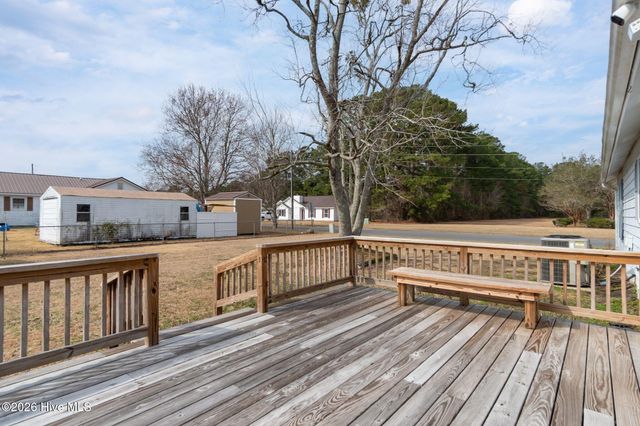 300 Quail Ridge Road, Jacksonville, NC 28546