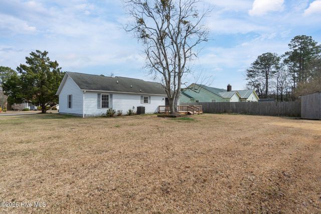 300 Quail Ridge Road, Jacksonville, NC 28546