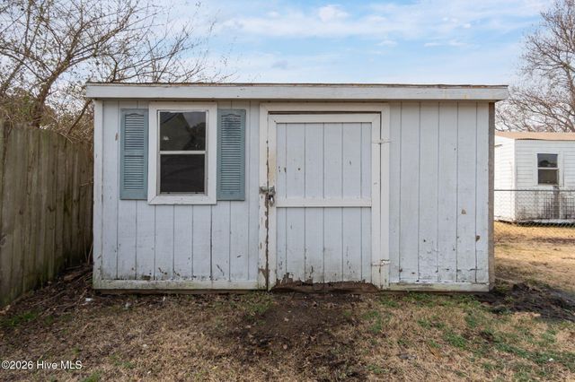 300 Quail Ridge Road, Jacksonville, NC 28546