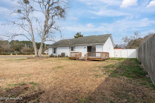 300 Quail Ridge Road, Jacksonville, NC 28546