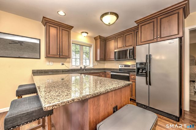30 Prosperity Court 12, Southington, CT 06489