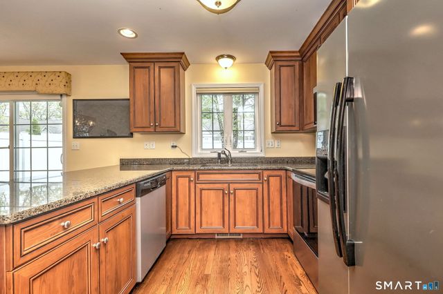 30 Prosperity Court 12, Southington, CT 06489