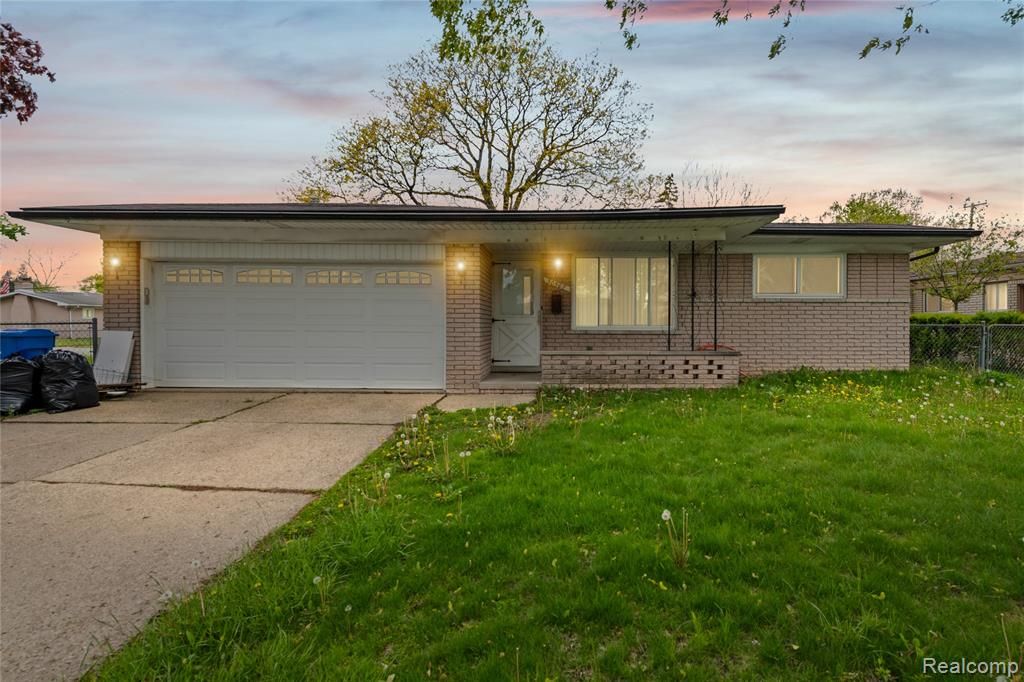 30507 Austin Drive, Warren, MI 48092