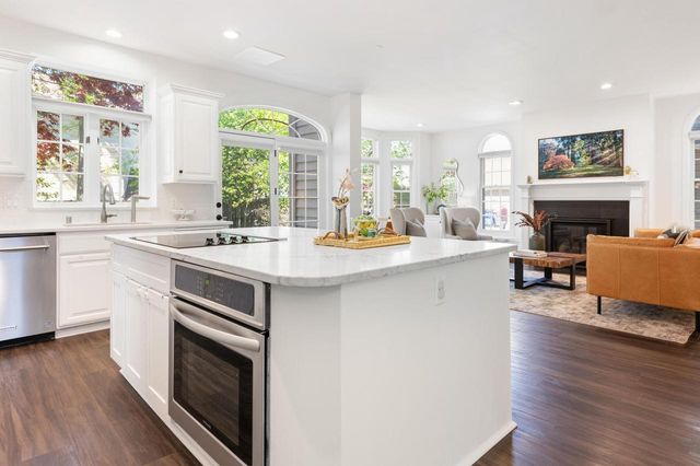 824 E Glen AVENUE, Whitefish Bay, WI 53217