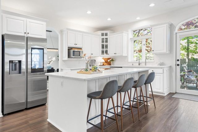 824 E Glen AVENUE, Whitefish Bay, WI 53217