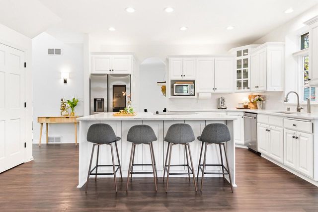 824 E Glen AVENUE, Whitefish Bay, WI 53217