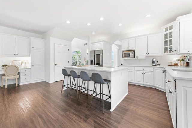 824 E Glen AVENUE, Whitefish Bay, WI 53217