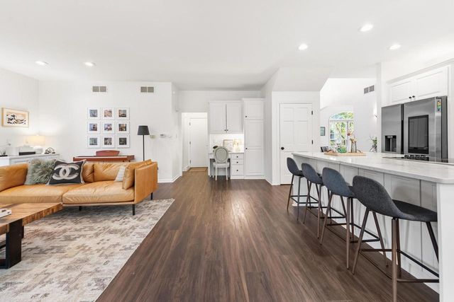 824 E Glen AVENUE, Whitefish Bay, WI 53217