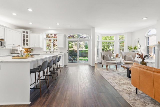 824 E Glen AVENUE, Whitefish Bay, WI 53217