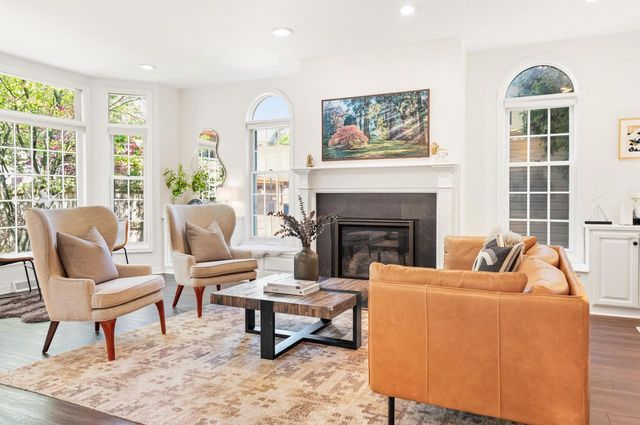 824 E Glen AVENUE, Whitefish Bay, WI 53217