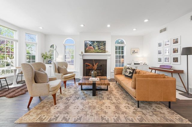 824 E Glen AVENUE, Whitefish Bay, WI 53217
