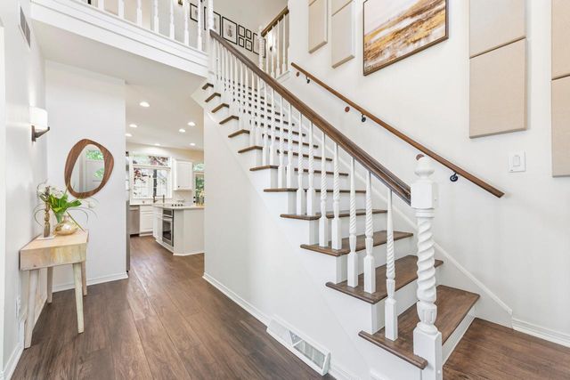 824 E Glen AVENUE, Whitefish Bay, WI 53217