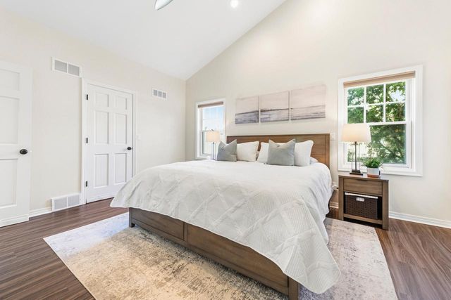 824 E Glen AVENUE, Whitefish Bay, WI 53217