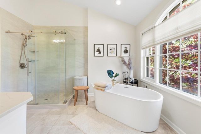 824 E Glen AVENUE, Whitefish Bay, WI 53217