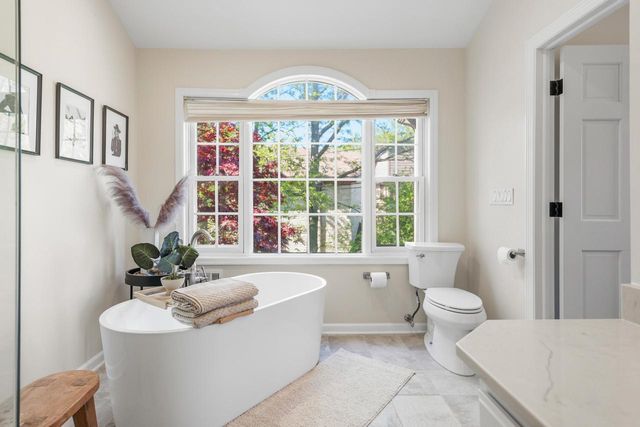 824 E Glen AVENUE, Whitefish Bay, WI 53217