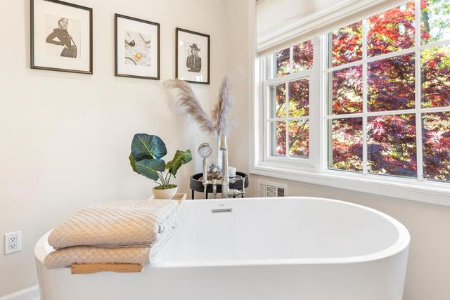 824 E Glen AVENUE, Whitefish Bay, WI 53217