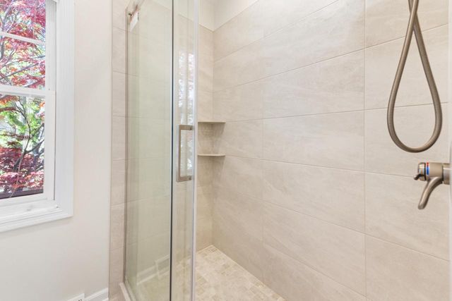 824 E Glen AVENUE, Whitefish Bay, WI 53217
