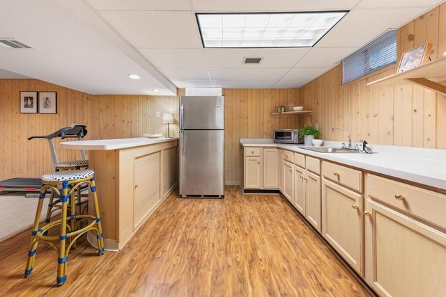 824 E Glen AVENUE, Whitefish Bay, WI 53217