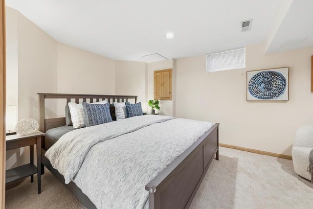 824 E Glen AVENUE, Whitefish Bay, WI 53217