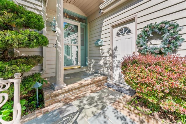 824 E Glen AVENUE, Whitefish Bay, WI 53217