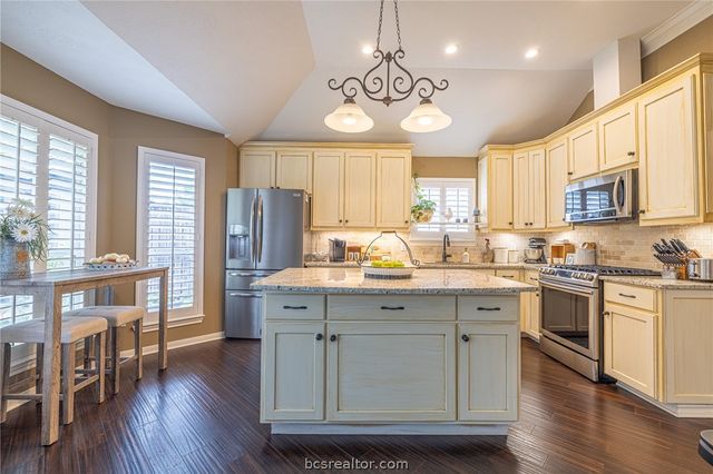 2633 Trophy Drive, Bryan, TX 77802