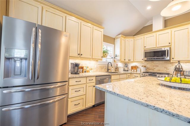 2633 Trophy Drive, Bryan, TX 77802