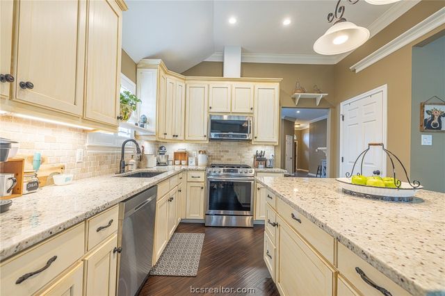 2633 Trophy Drive, Bryan, TX 77802