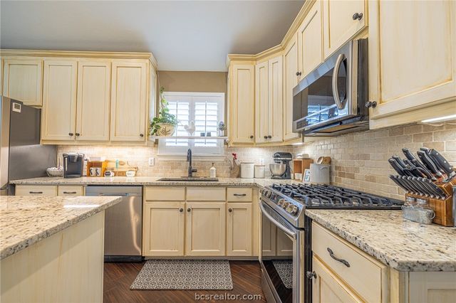 2633 Trophy Drive, Bryan, TX 77802