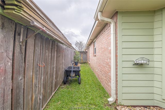 2633 Trophy Drive, Bryan, TX 77802