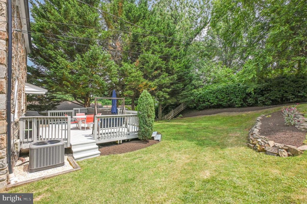 Image 10 of property listing at 625 YARMOUTH RD, Towson, MD 21286