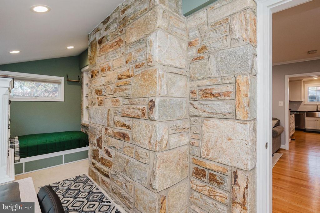 Image 13 of property listing at 625 YARMOUTH RD, Towson, MD 21286