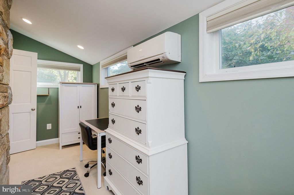 Image 15 of property listing at 625 YARMOUTH RD, Towson, MD 21286